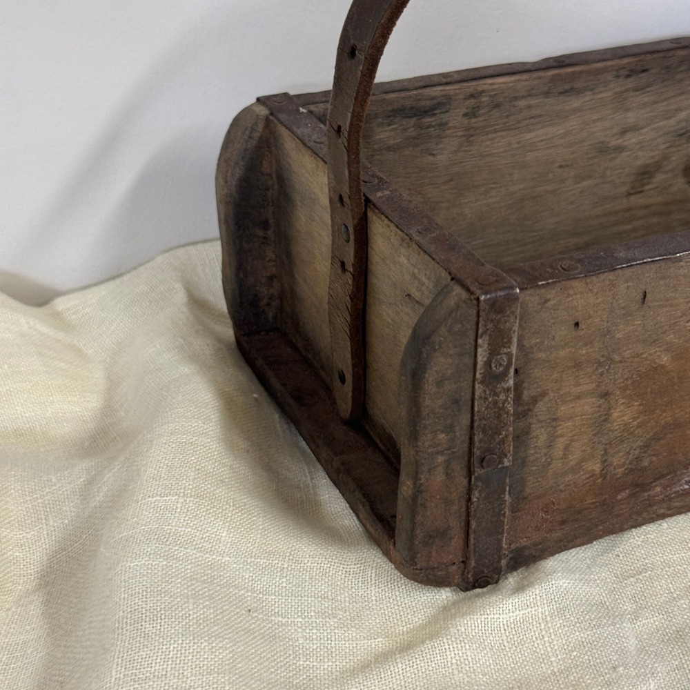 Antique Primitive Wooden Tool Caddy Rustic Garden Trug Leather Handle Iron Strap - Picture 2 of 8